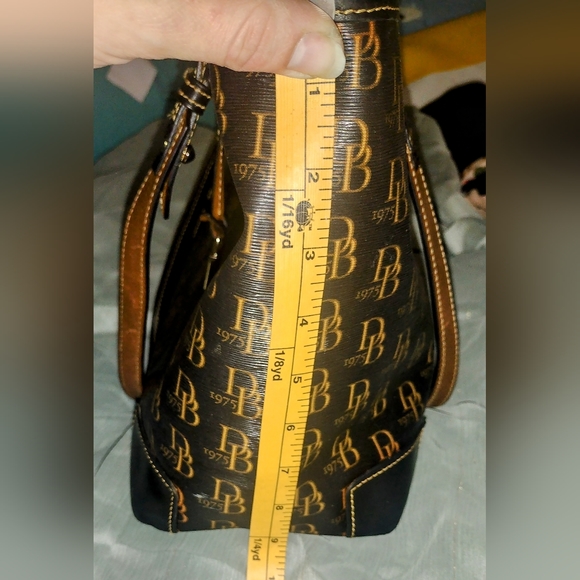 Dooney and Bourke shoulder leather bag - Picture 11 of 16